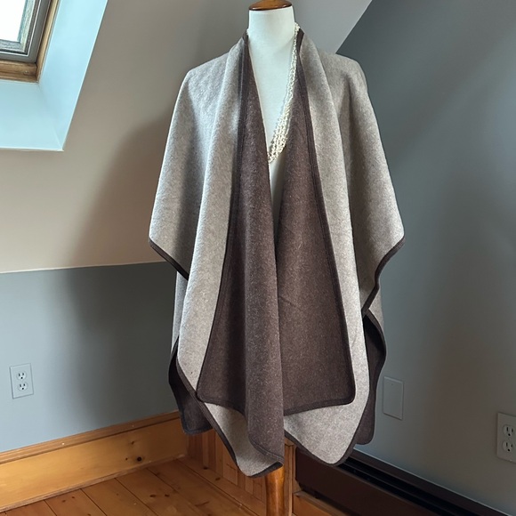 Minimalist Brown & Gray Wrap - Picture 11 of 14